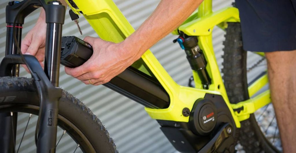 Because of the cold or too many commitments, it may happen that an eBike remains stationary for a long time. Here's how to properly store the battery